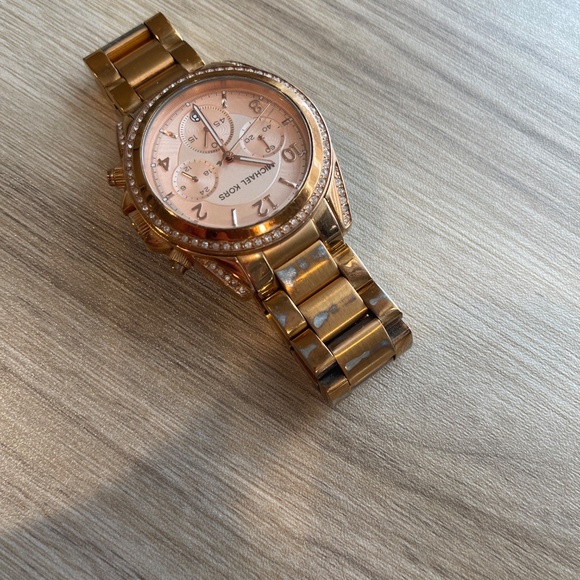 [Michael Kors] Rose Gold Watch - Picture 3 of 4